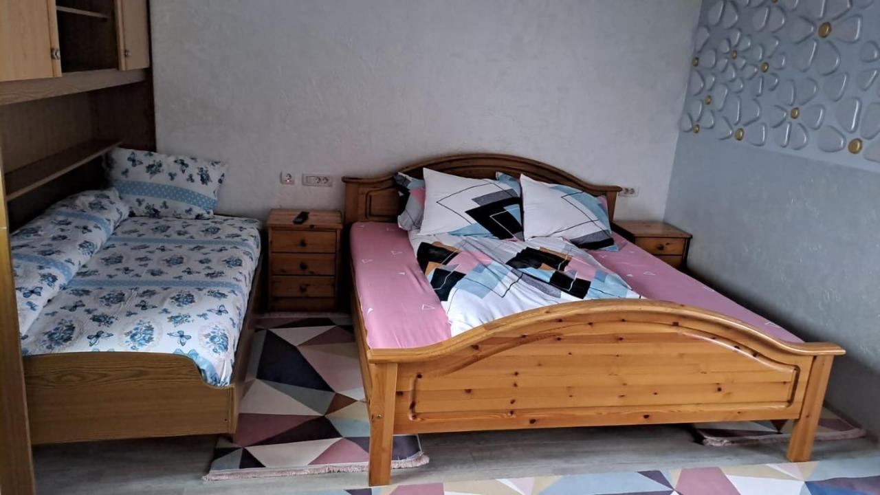 Casa Luna Gura Humorului Buitenkant foto